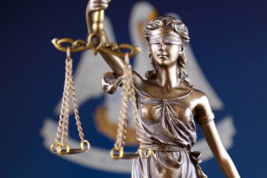 Hukuk ve adalet Louisiana Devlet bayrağı ile sembolü. Yakın çekim.