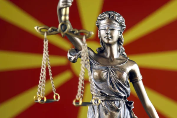 Symbool Van Recht Rechtvaardigheid Met Macedonië Vlag Close — Stockfoto