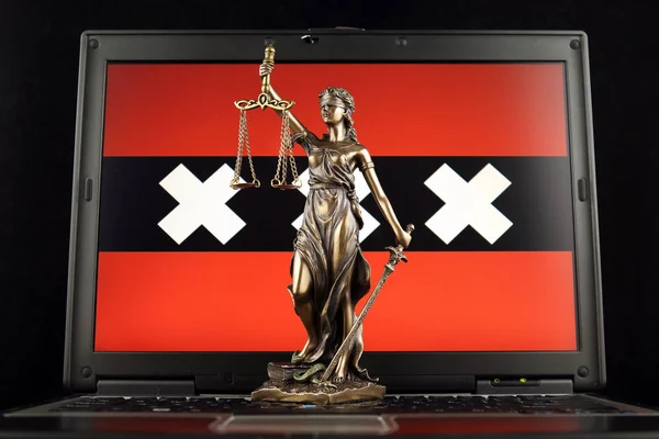 Símbolo Lei Justiça Com Bandeira Cidade Amsterdã Laptop Estúdio — Fotografia de Stock