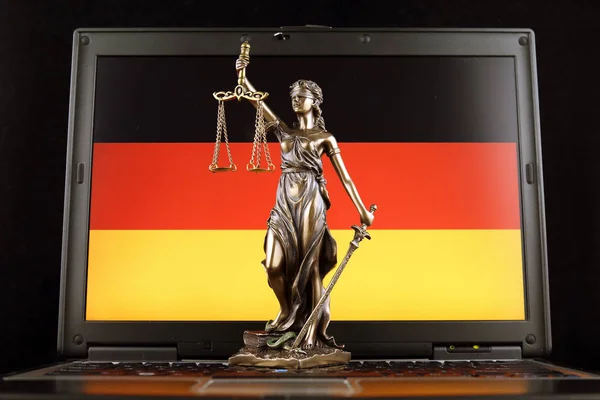 Símbolo Ley Justicia Con Alemania Bandera Portátil Captura Estudio — Foto de Stock