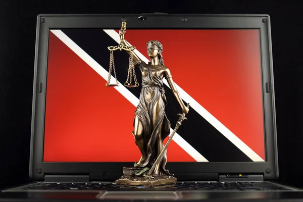 Símbolo Lei Justiça Com Trinidad Tobago Bandeira Laptop Estúdio — Fotografia de Stock