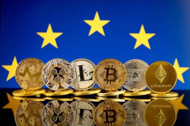 Fiziksel sürümü Cryptocurrencies (Monero, dalgalanma, Litecoin, Bitcoin, çizgi, Ethereum) ve Avrupa Birliği bayrağı.