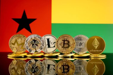 Cryptocurrencies (Monero, dalgalanma, Litecoin, Bitcoin, çizgi, Ethereum) ve Gine Bissau bayrak fiziksel sürümü.
