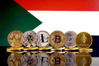 Fiziksel sürümü Cryptocurrencies (Monero, dalgalanma, Litecoin, Bitcoin, çizgi, Ethereum) ve Sudan bayrağı.