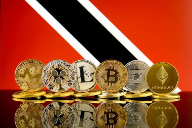 Cryptocurrencies (Monero, dalgalanma, Litecoin, Bitcoin, çizgi, Ethereum) ve Trinidad ve Tobago bayrak fiziksel sürümü.