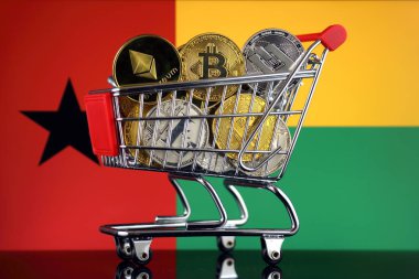 Alışveriş arabası Cryptocurrencies (Bitcoin, Litecoin, çizgi, Ethereum) ve Gine Bissau bayrak fiziksel sürümü tam.
