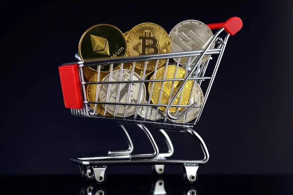 Wózek Zakupy Pełnej Fizycznej Wersji Kryptowaluty Bitcoin Litecoin Dash Ethereum — Zdjęcie stockowe