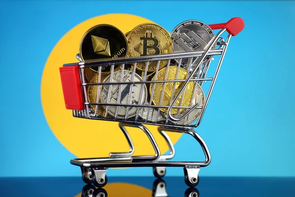 Alışveriş Arabası Cryptocurrencies Bitcoin Litecoin Çizgi Ethereum Palau Bayrak Fiziksel — Stok fotoğraf