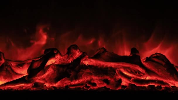 壁炉里的一块木头在燃烧 — 图库视频影像
