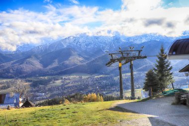 Zakopane, Polonya - Kasım 06, 2019: Sonbaharda Tatra Ulusal Parkı. Polonya Tatra Dağları sabah erken saatlerde manzara, Zakopane, Polonya, Avrupa.