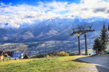 Zakopane, Polonya - Kasım 06, 2019: Sonbaharda Tatra Ulusal Parkı. Polonya Tatra Dağları sabah erken saatlerde manzara, Zakopane, Polonya, Avrupa.