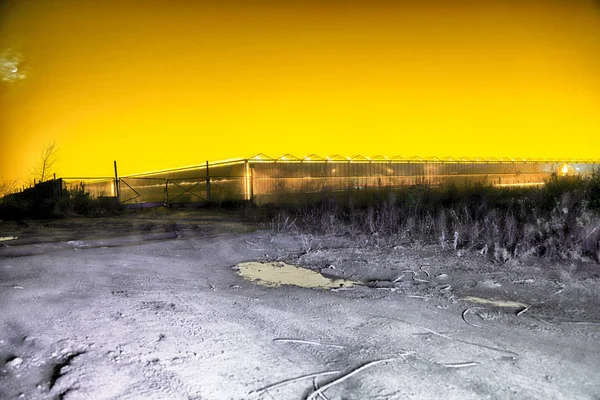 波兰弗罗茨拉夫 2019年12月3日 现代温室建筑群的夜景 位于弗罗茨拉夫附近的Siechnice Citronex是波兰主要的温室西红柿生产商 — 图库照片