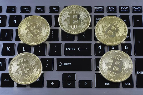 Физическая Версия Bitcoin Btc Черная Клавиатура Ноутбука — стоковое фото