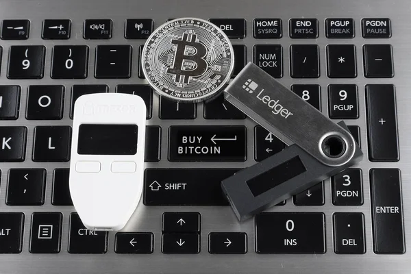 Wroclaw Poland January 2020 Physical Version Bitcoin Btc Trezor Ledger — Stock Photo, Image