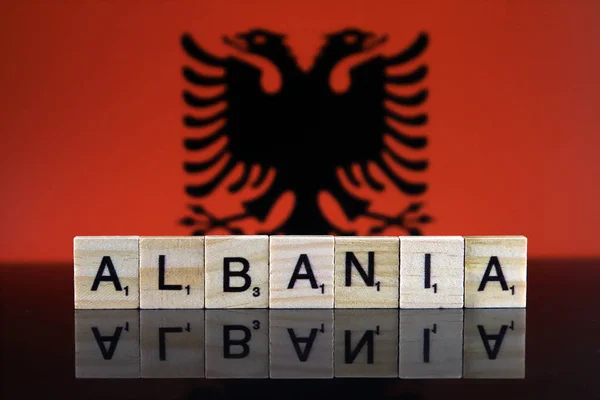 Albanien Flagga Och Land Namn Gjorda Små Träbokstäver Studioinspelning — Stockfoto