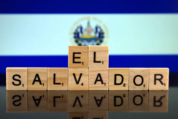 Salvadorská Vlajka Název Země Malých Dřevěných Písmen Studio Shot — Stock fotografie