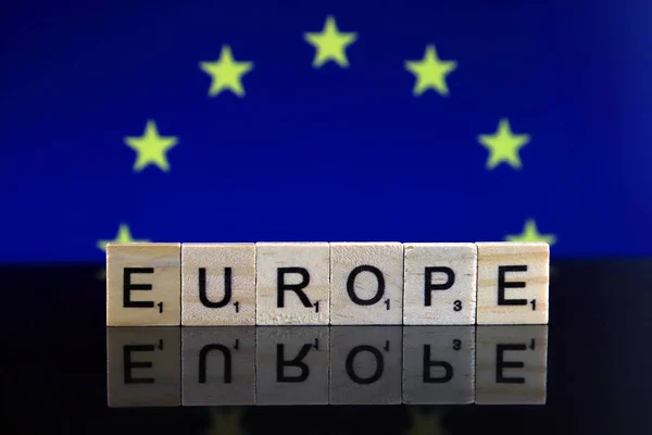 Флаг Европейского Союза Слово Europe Сделаны Маленьких Деревянных Букв Снимок — стоковое фото