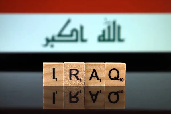 Irakische Flagge Und Landesname Aus Kleinen Holzbuchstaben Studioaufnahme — Stockfoto