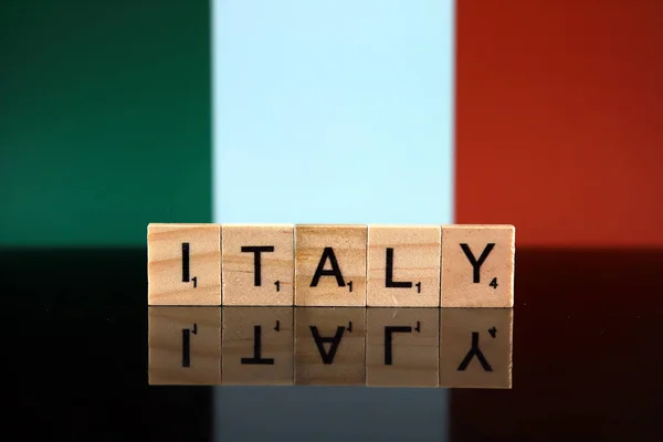 Italia Bandera Nombre País Pequeñas Letras Madera Captura Estudio — Foto de Stock