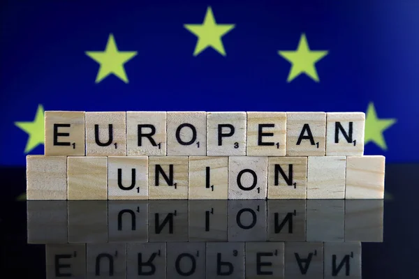 Флаг Европейского Союза Слова Европейского Союза Сделаны Маленьких Деревянных Букв — стоковое фото