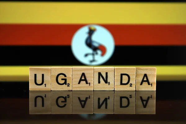 Uganda Flagge Und Ländername Aus Kleinen Holzbuchstaben Studioaufnahme — Stockfoto