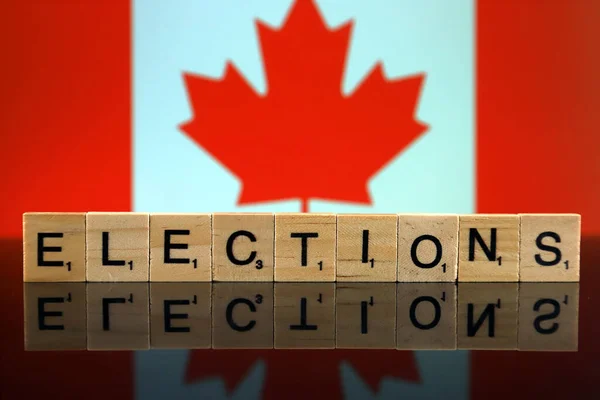 Canada Vlag Woord Verkiezingen Gemaakt Van Kleine Houten Letters Studioshoot — Stockfoto