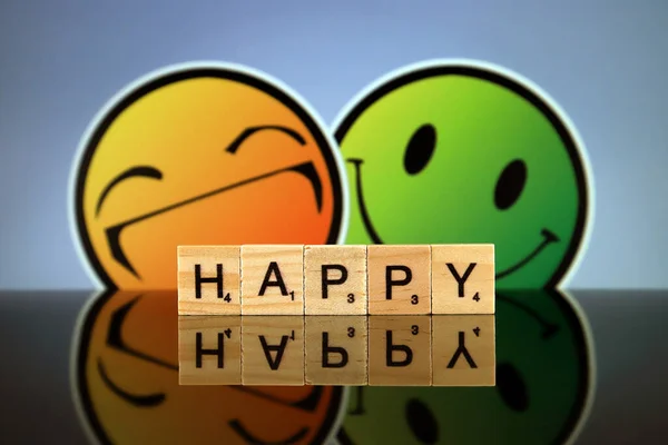 Wroclaw Polen Februar 2020 Das Wort Happy Besteht Aus Scrabble — Stockfoto