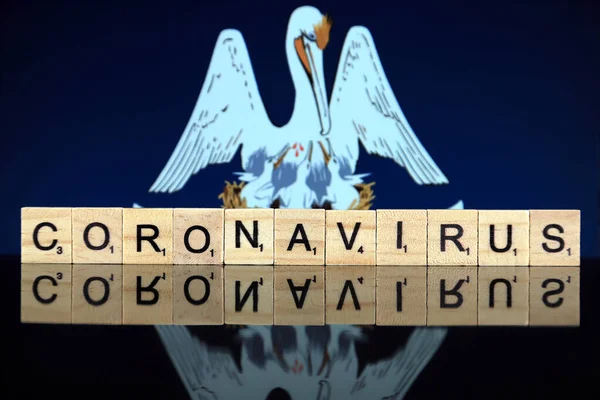 Wroclaw ポーランド 2020年3月28日 Word Coronavirusは木製の文字で作られ ルイジアナ州旗を背景にしています コロナウイルス Covid Global Disease — ストック写真