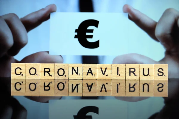 克拉夫特 2020年3月30日 Coronavirus 这个词是由木制字母和背景中带有欧元符号的名片组成的 Coronavirus Covid 2020年全球疾病 — 图库照片