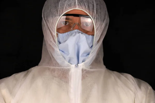 Γιατρός Προστατευτική Στολή Και Μάσκα Κατά Διάρκεια Ενός Ταχέως Αναπτυσσόμενου — Φωτογραφία Αρχείου