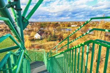 WROCLAW, POLAND - 11 Mart 2020 Oder 'in hemen kıyısındaki Kotowice gözlem kulesinden görüş. Yapı 2012 yılında inşa edildi, Wroclaw, Polonya, Avrupa.