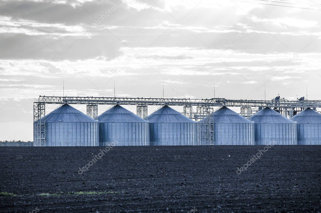 Silos for drying of grains, wheat, corn, soy, sunflower