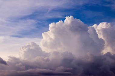Gökyüzündeki bulutlar