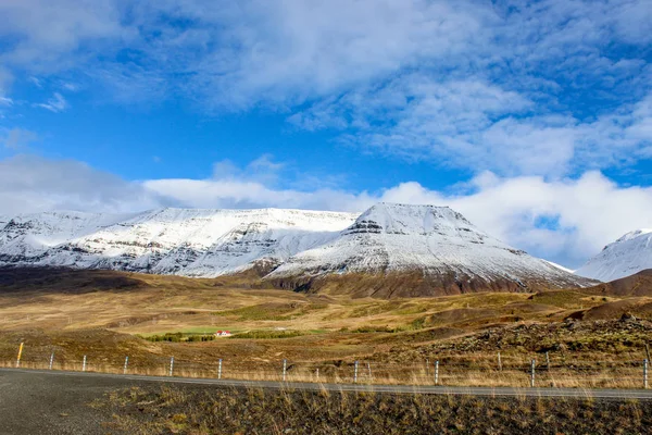 Snow covered mountains in Hverir, Iceland — стокове фото