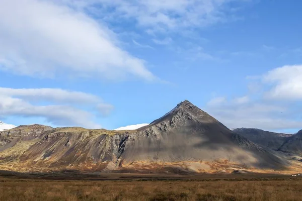 Black volcanic mountains in Iceland — 图库照片