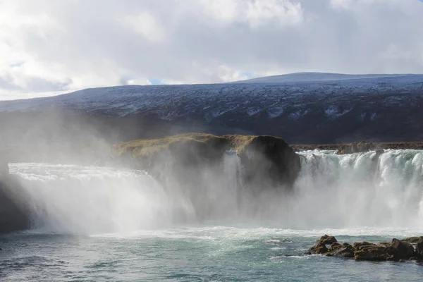 Cascade Godafoss en Islande avec de belles couleurs d'automne — Photo