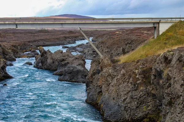 Godafoss καταρράκτη στην Ισλανδία με όμορφα φθινοπωρινά χρώματα — Φωτογραφία Αρχείου