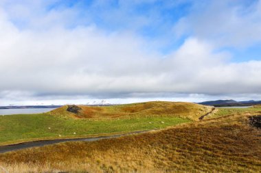 Sonbahar boyunca İzlanda 'da şelale