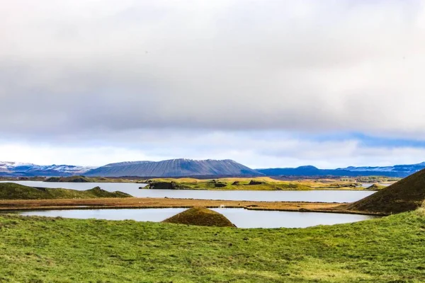 Sonbahar boyunca İzlanda 'da şelale — Stok fotoğraf