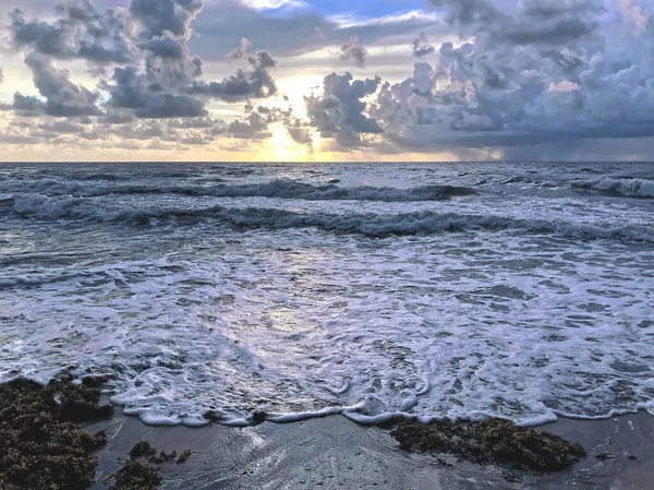 Mattina sulla spiaggia dell'oceano di Miami — Foto Stock