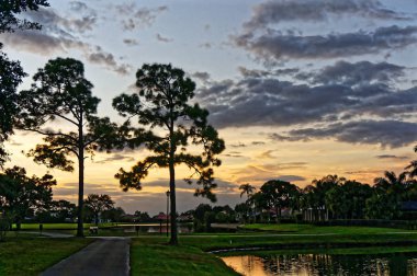 Florida golf sahasında gün batımı
