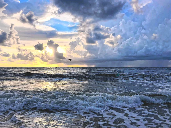 Ochtend op het strand van Miami oceaan — Stockfoto