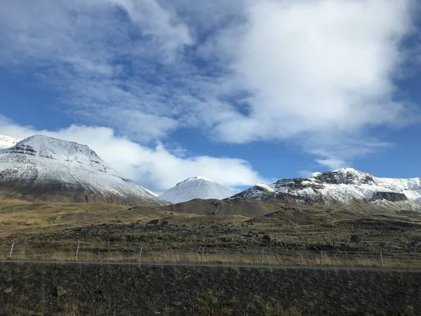 Montagne in Islanda nelle giornate limpide — Foto Stock