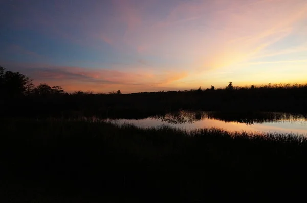 Puesta de sol en el pantano —  Fotos de Stock