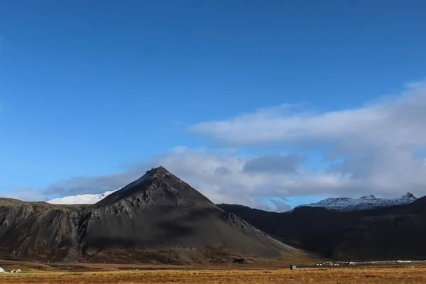 Black volcanic mountains in Iceland — Φωτογραφία Αρχείου