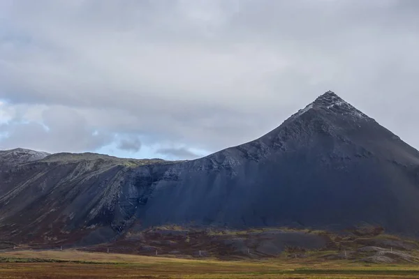 Montagne vulcaniche nere in Islanda — Foto Stock