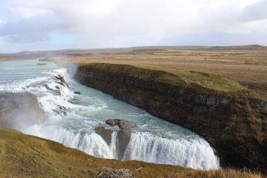 Gökkuşağıyla İzlanda 'da şelale