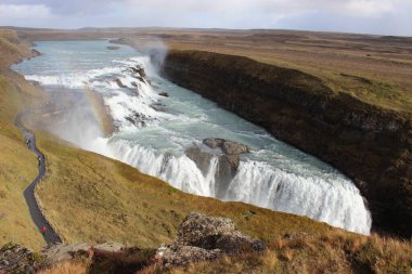Gökkuşağıyla İzlanda 'da şelale