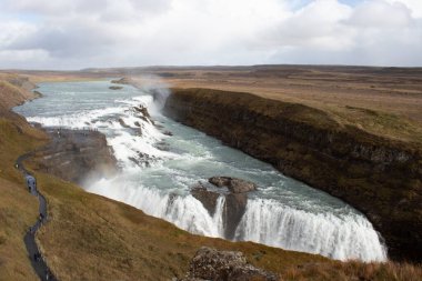 Gökkuşağıyla İzlanda 'da şelale