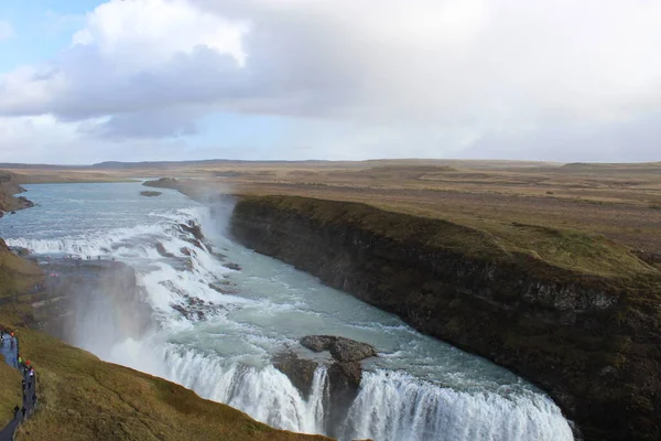 Waterval in IJsland met regenboog — Stockfoto